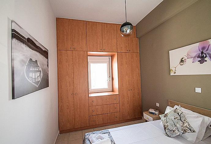 Double bedroom . - Mare Civitas Tribus Apartment . (Galleria fotografica) }}