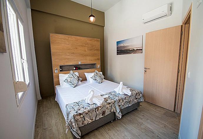 Double bedroom . - Mare Civitas Unum Apartment . (Photo Gallery) }}