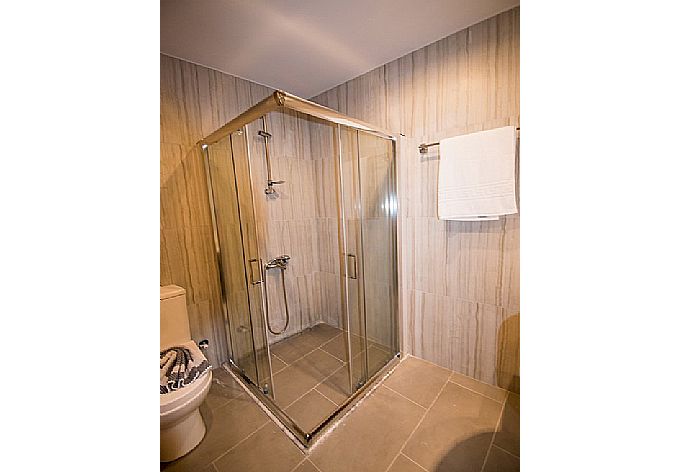 Bathroom . - Mare Civitas Unum Apartment . (Photo Gallery) }}