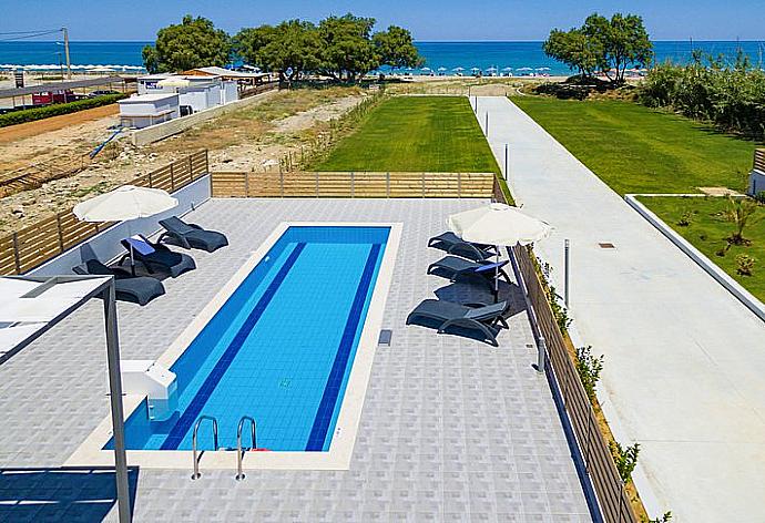 Private pool and terrace with sea views . - Blue Oyster Beach Villa II . (Galería de imágenes) }}