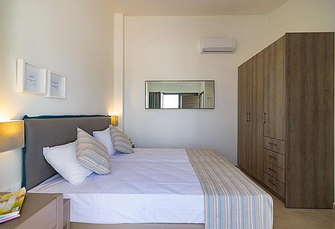 Twin bedroom with A/C . - Blue Oyster Beach Villa II . (Галерея фотографий) }}