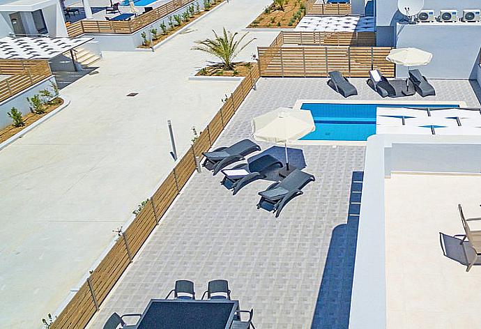 Private pool and terrace . - Blue Oyster Beach Villa III . (Galerie de photos) }}