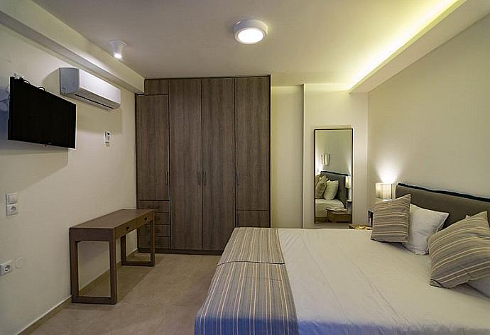 Twin bedroom with A/C . - Blue Oyster Beach Villa III . (Fotogalerie) }}