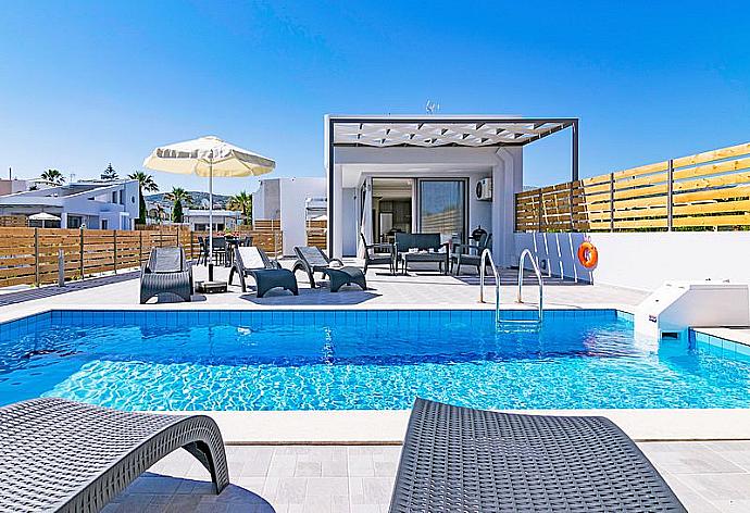 Beautiful villa with private pool and terrace . - Blue Oyster Beach Villa IV . (Photo Gallery) }}