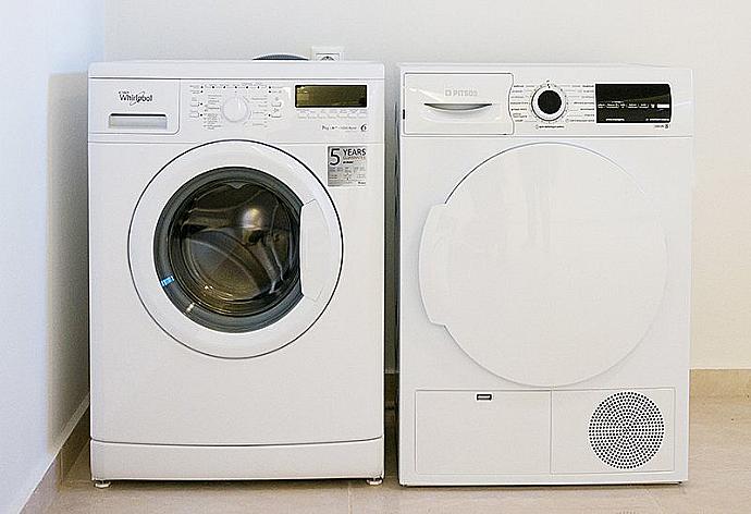 Washing machine and dryer  . - Blue Oyster Beach Villa IV . (Photo Gallery) }}