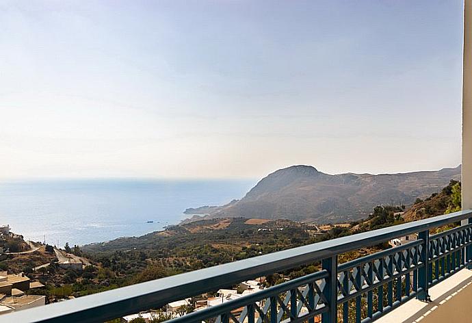 Beautiful view from the terrace  . - Villa Lodovico . (Galerie de photos) }}
