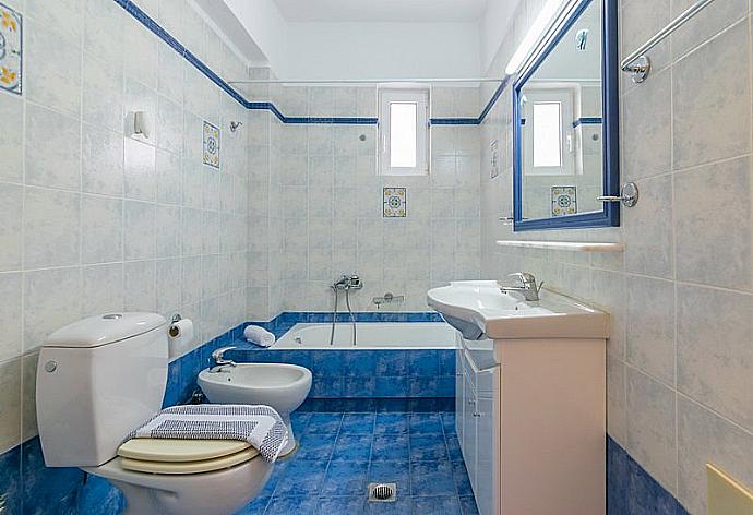 Bathroom with bath tub  . - Villa Lodovico . (Photo Gallery) }}