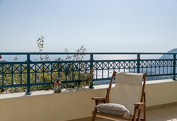 Sitting area on the terrace . - Villa Lodovico . (Galerie de photos) }}