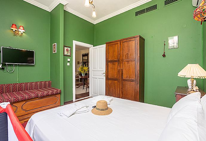 Double bedroom with A/C and TV . - Villa Golden Tiara . (Photo Gallery) }}