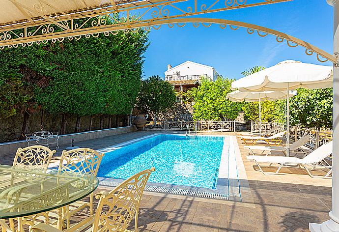 ,Beautiful villa with private pool, terraces, and large gardens . - Villa Golden Tiara . (Photo Gallery) }}