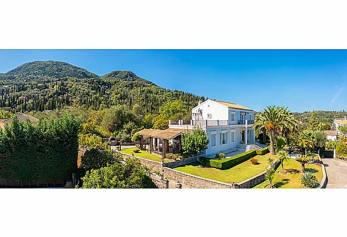 Aerial view of Villa Golden Tiara . - Villa Golden Tiara . (Галерея фотографий) }}