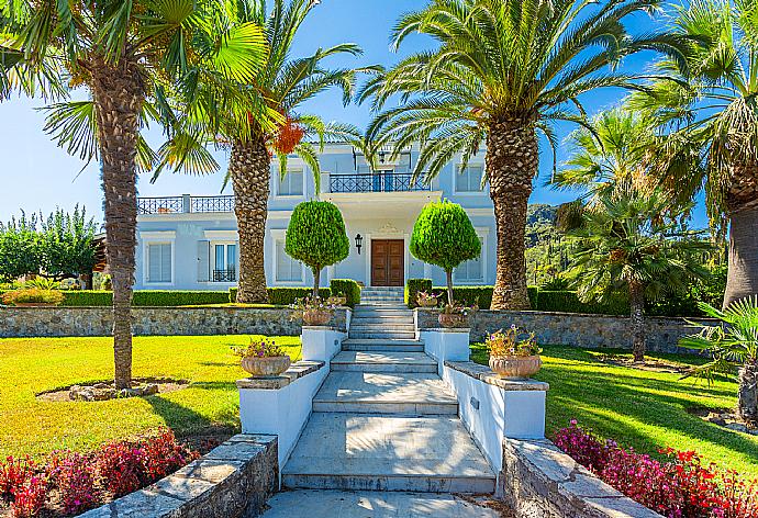 Beautiful villa  . - Villa Golden Tiara . (Photo Gallery) }}