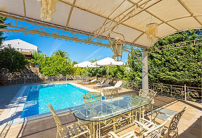 Beautiful villa with private pool, terraces, and large gardens . - Villa Golden Tiara . (Galleria fotografica) }}