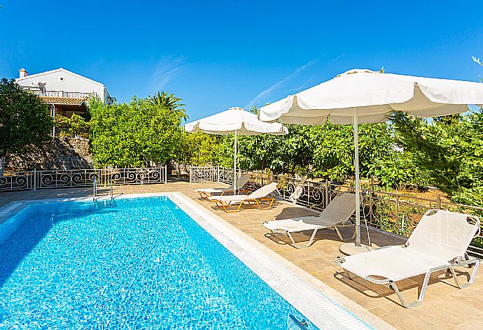 Beautiful villa with private pool, terraces, and large gardens . - Villa Golden Tiara . (Photo Gallery) }}