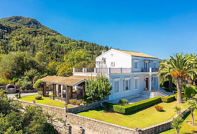 Aerial view of Villa Golden Tiara . - Villa Golden Tiara . (Fotogalerie) }}