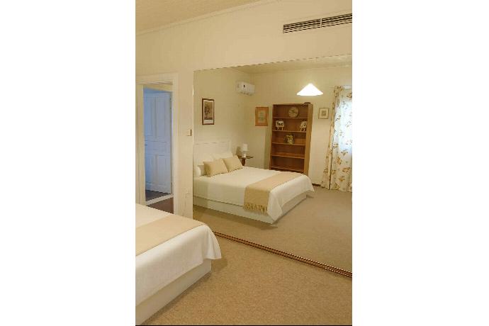  . - Villa Golden Tiara . (Галерея фотографий) }}