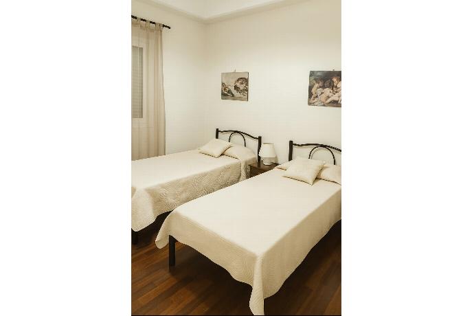  . - Villa Golden Tiara . (Галерея фотографий) }}