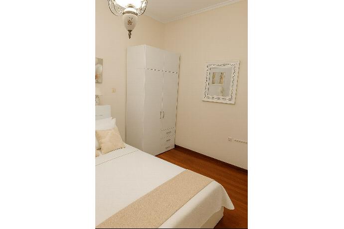  . - Villa Golden Tiara . (Галерея фотографий) }}