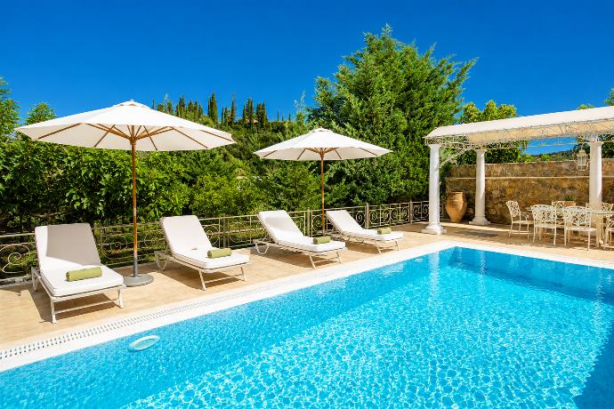 Private pool, terraces, and large gardens . - Villa Golden Tiara . (Galleria fotografica) }}