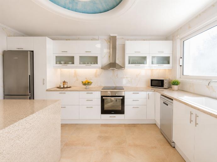 Equipped kitchen . - Villa Golden Tiara . (Galleria fotografica) }}