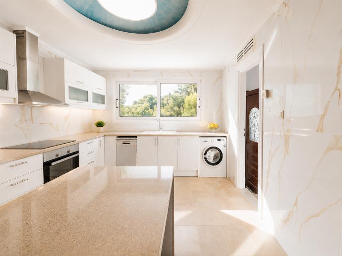 Equipped kitchen . - Villa Golden Tiara . (Galleria fotografica) }}