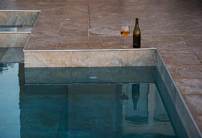 Private pool and terrace . - Spa Villa . (Galerie de photos) }}