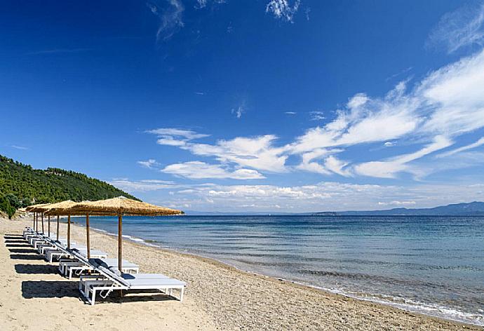 Local beach . - Spa Villa . (Галерея фотографий) }}