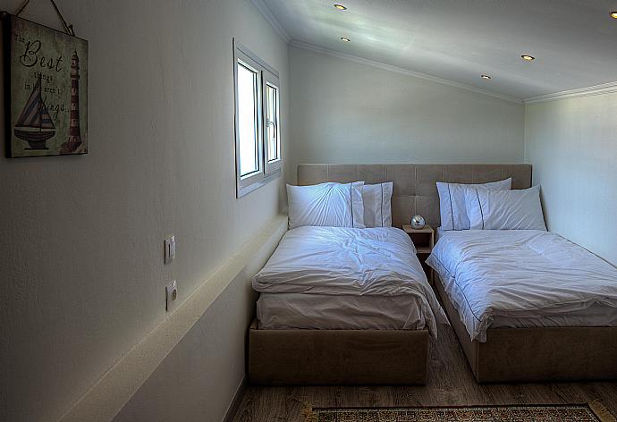 Twin bedroom  . - Grand Villa Athos . (Photo Gallery) }}