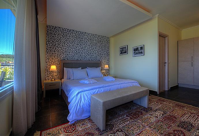 Double bedroom with terrace access . - Grand Villa Athos . (Galleria fotografica) }}