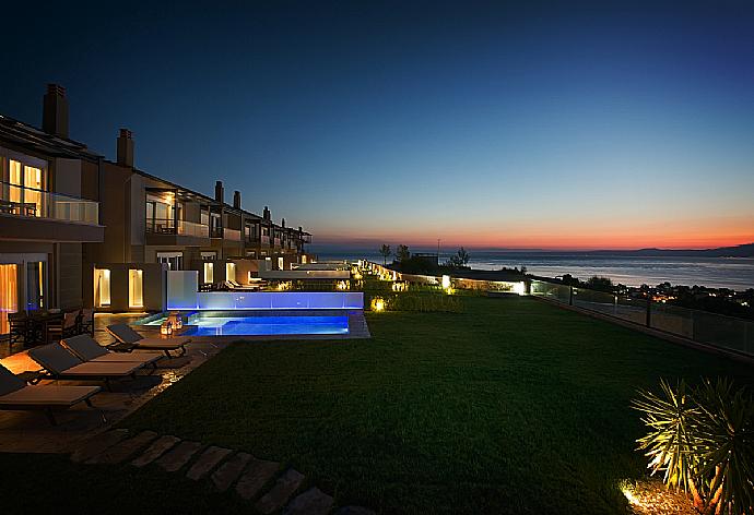 Beautiful villa with terrace views . - Grand Villa Athos . (Galería de imágenes) }}