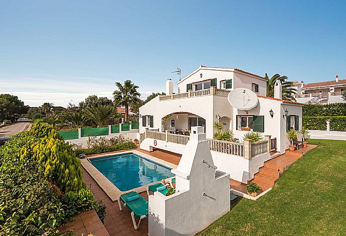 Beautiful Beachfront Villa with Private Pool, Terrace and Garden . - Villa Rasen . (Галерея фотографий) }}