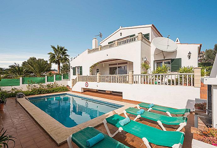 Beautiful Beachfront Villa with Private Pool, Terrace and Garden . - Villa Rasen . (Galería de imágenes) }}