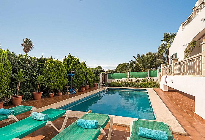 Beautiful Beachfront Villa with Private Pool, Terrace and Garden . - Villa Rasen . (Galería de imágenes) }}