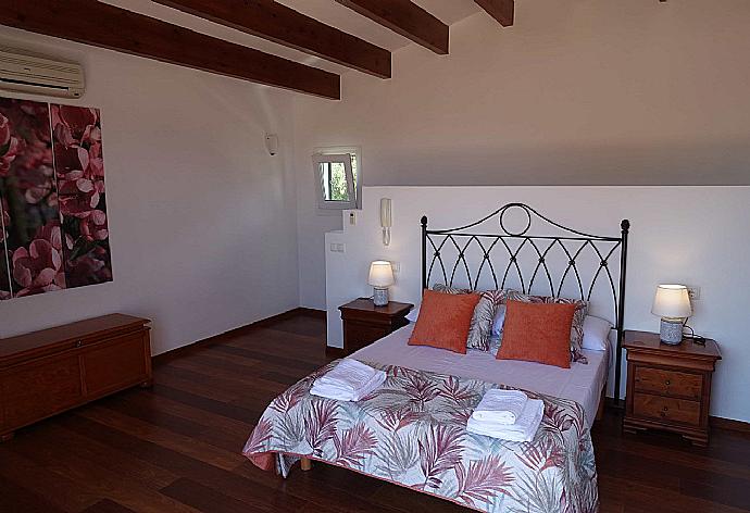 Double bedroom  . - Villa Rasen . (Photo Gallery) }}