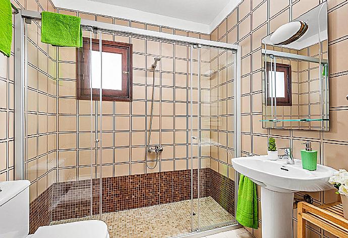 Bathroom with shower . - Villa Marlene . (Photo Gallery) }}