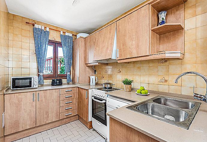 Equipped kitchen . - Villa Marlene . (Fotogalerie) }}