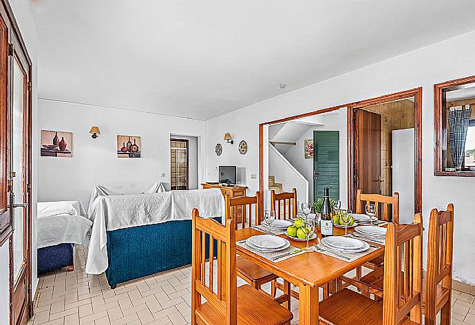 Dining area . - Villa Marlene . (Fotogalerie) }}