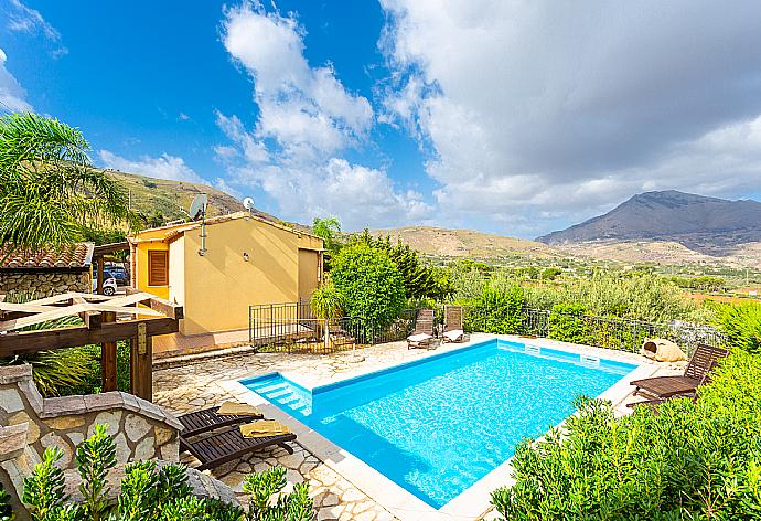 ,Beautiful villa with private pool and terrace with sea views . - Villa Gamma . (Photo Gallery) }}