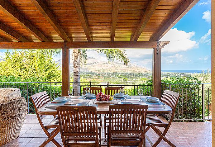 Sheltered terrace area with sea views . - Villa Gamma . (Galería de imágenes) }}