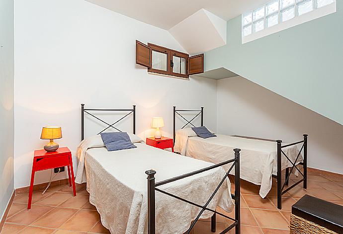 Twin bedroom . - Villa Gamma . (Galleria fotografica) }}