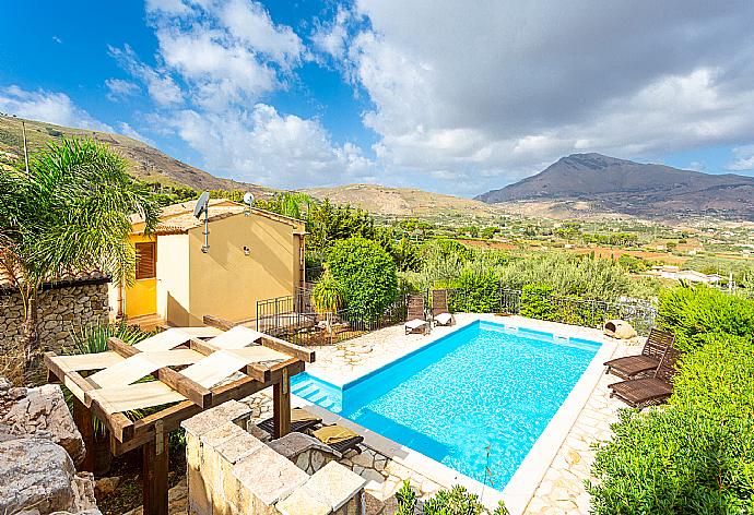 Beautiful villa with private pool and terrace with sea views . - Villa Gamma . (Photo Gallery) }}