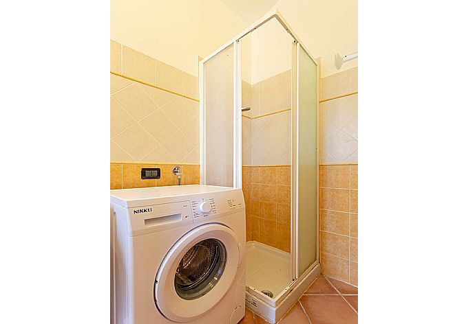 Family bathroom with shower . - Villa Gamma . (Galería de imágenes) }}