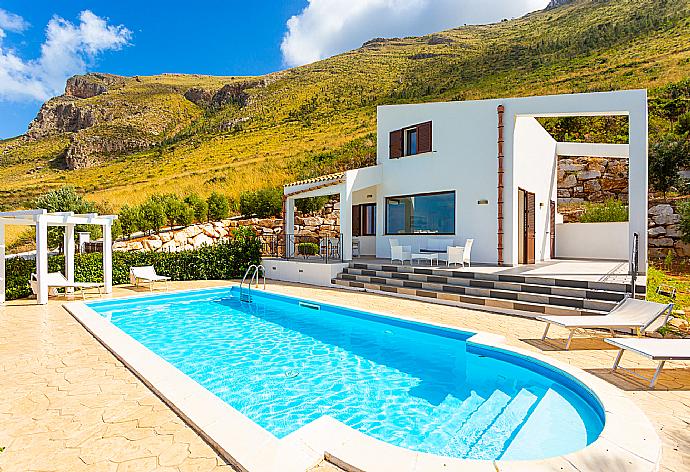 ,Beautiful villa with private pool and terrace with sea views . - Villa Beta . (Photo Gallery) }}