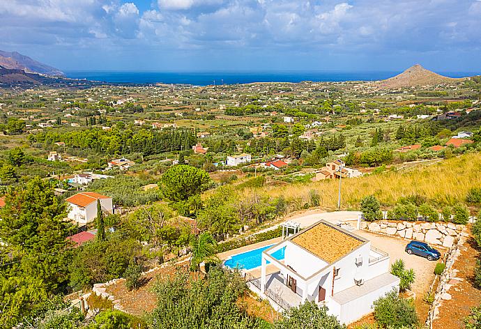 Aerial view of Villa Beta . - Villa Beta . (Galerie de photos) }}