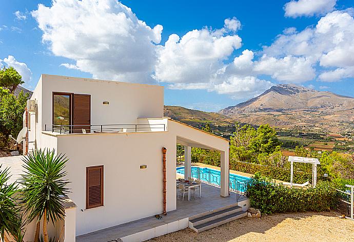 Beautiful villa with private pool and terrace with sea views . - Villa Beta . (Fotogalerie) }}