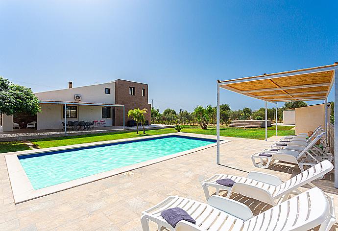 Beautiful villa with private pool, terrace, and garden . - Villa Akos . (Photo Gallery) }}