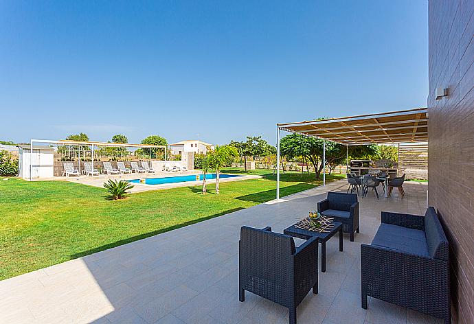 Terrace area . - Villa Akos . (Galerie de photos) }}