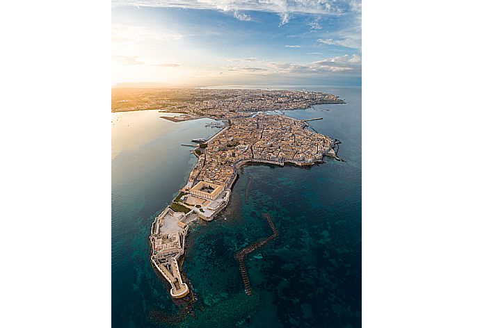 Syracuse . - Villa Akos . (Photo Gallery) }}