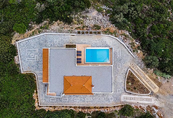 Aerial view of the Villa  . - Villa Porfyra . (Galleria fotografica) }}