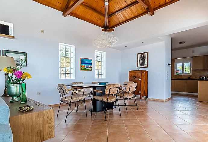 Living area with beautiful furniture  . - Villa Porfyra . (Galería de imágenes) }}